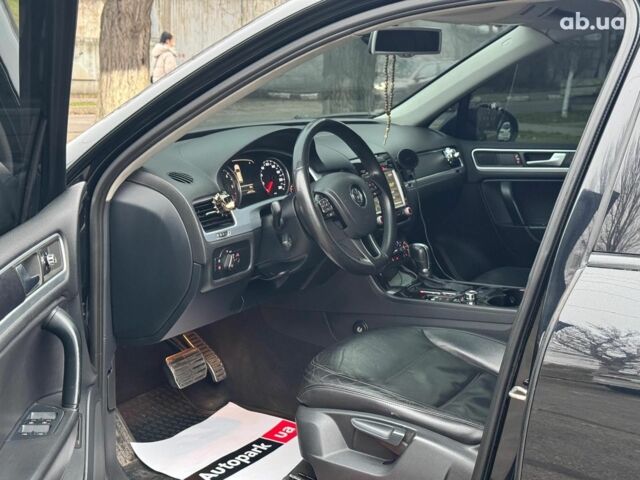 Черный Фольксваген Туарег, объемом двигателя 3 л и пробегом 308 тыс. км за 16490 $, фото 12 на Automoto.ua