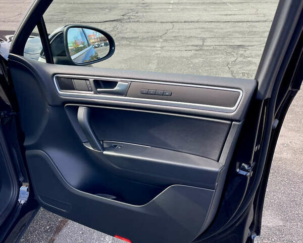 Чорний Фольксваген Туарег, об'ємом двигуна 3 л та пробігом 91 тис. км за 29900 $, фото 29 на Automoto.ua