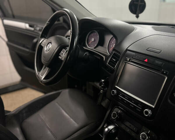 Чорний Фольксваген Туарег, об'ємом двигуна 2.97 л та пробігом 242 тис. км за 17000 $, фото 9 на Automoto.ua