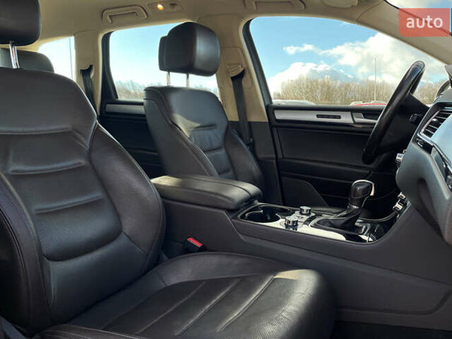 Черный Фольксваген Туарег, объемом двигателя 2.97 л и пробегом 183 тыс. км за 20750 $, фото 14 на Automoto.ua