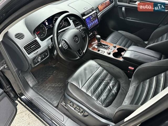 Черный Фольксваген Туарег, объемом двигателя 3 л и пробегом 225 тыс. км за 15650 $, фото 65 на Automoto.ua
