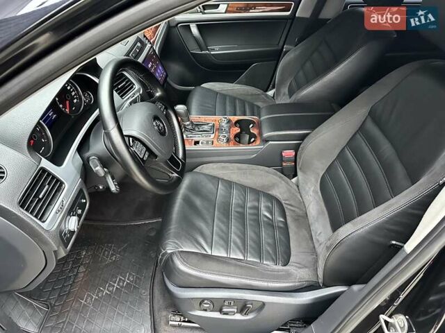 Черный Фольксваген Туарег, объемом двигателя 3 л и пробегом 225 тыс. км за 15650 $, фото 31 на Automoto.ua