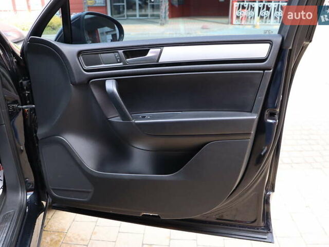 Черный Фольксваген Туарег, объемом двигателя 3 л и пробегом 284 тыс. км за 17800 $, фото 41 на Automoto.ua