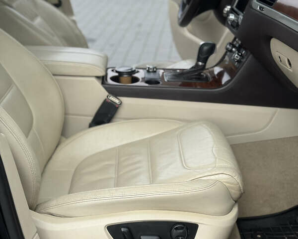 Черный Фольксваген Туарег, объемом двигателя 2.97 л и пробегом 310 тыс. км за 15200 $, фото 48 на Automoto.ua