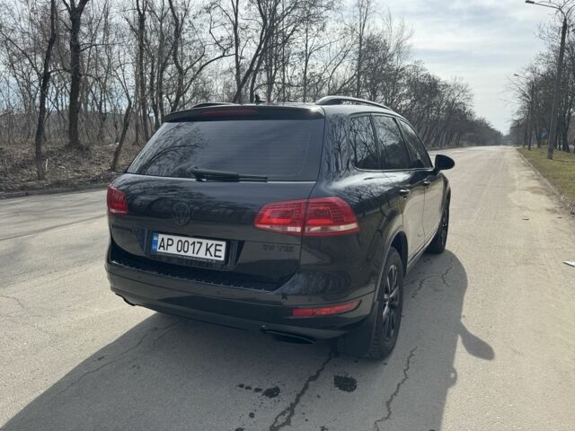 Чорний Фольксваген Туарег, об'ємом двигуна 3 л та пробігом 307 тис. км за 17000 $, фото 3 на Automoto.ua