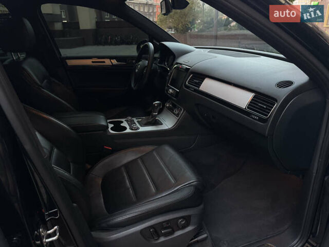 Черный Фольксваген Туарег, объемом двигателя 3 л и пробегом 250 тыс. км за 19000 $, фото 22 на Automoto.ua