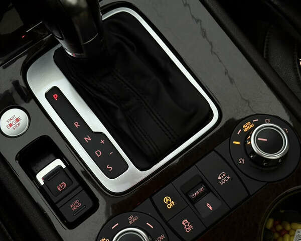 Чорний Фольксваген Туарег, об'ємом двигуна 2.97 л та пробігом 203 тис. км за 24000 $, фото 5 на Automoto.ua