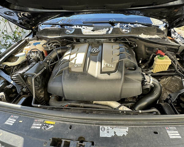 Черный Фольксваген Туарег, объемом двигателя 2.97 л и пробегом 305 тыс. км за 16450 $, фото 2 на Automoto.ua