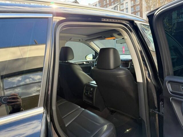 Чорний Фольксваген Туарег, об'ємом двигуна 3 л та пробігом 187 тис. км за 13800 $, фото 10 на Automoto.ua