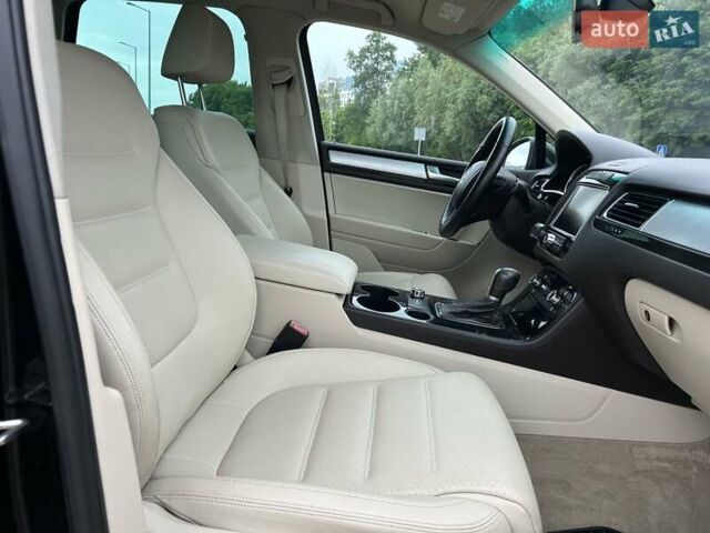 Черный Фольксваген Туарег, объемом двигателя 2.97 л и пробегом 299 тыс. км за 18700 $, фото 19 на Automoto.ua