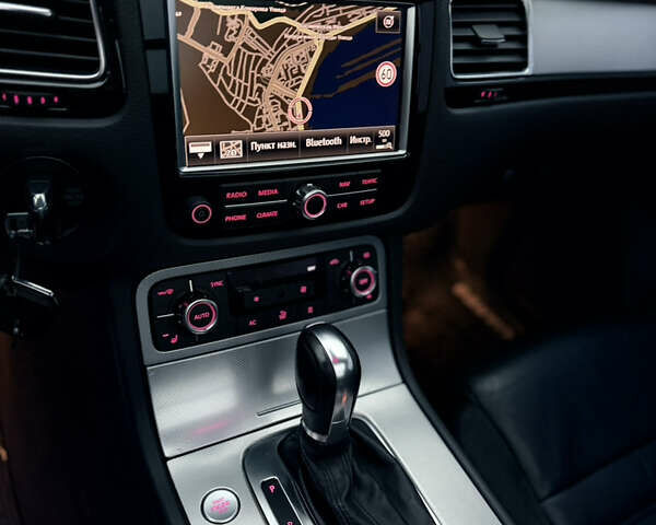 Черный Фольксваген Туарег, объемом двигателя 4.13 л и пробегом 211 тыс. км за 13999 $, фото 21 на Automoto.ua