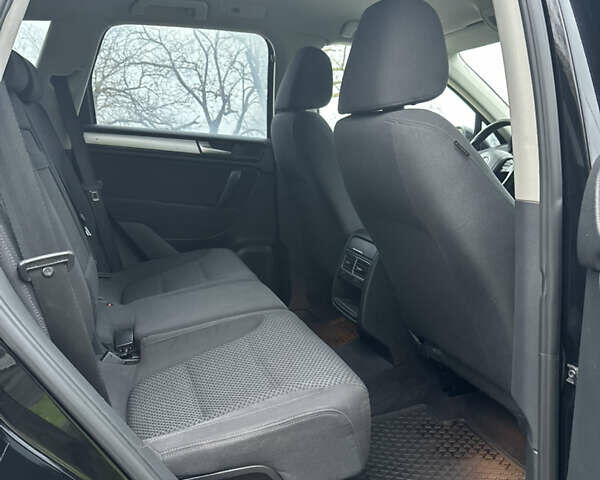 Черный Фольксваген Туарег, объемом двигателя 2.97 л и пробегом 220 тыс. км за 19500 $, фото 6 на Automoto.ua