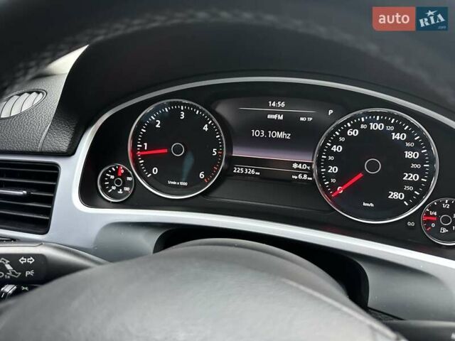 Черный Фольксваген Туарег, объемом двигателя 3 л и пробегом 225 тыс. км за 15650 $, фото 80 на Automoto.ua