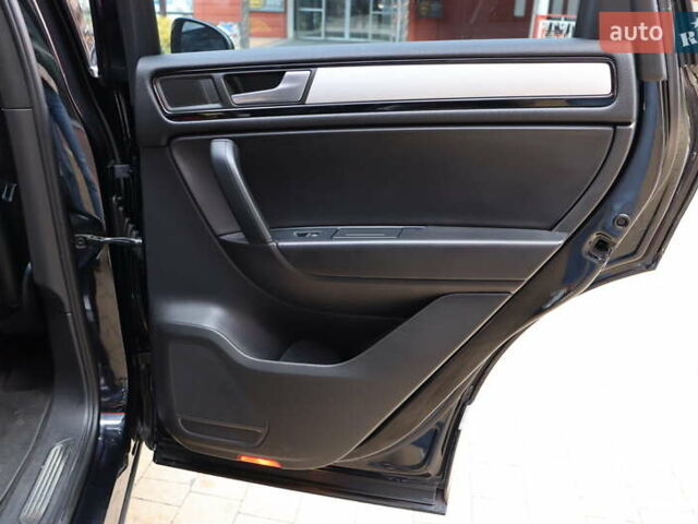 Черный Фольксваген Туарег, объемом двигателя 3 л и пробегом 284 тыс. км за 17800 $, фото 37 на Automoto.ua