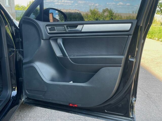 Чорний Фольксваген Туарег, об'ємом двигуна 3 л та пробігом 275 тис. км за 17900 $, фото 16 на Automoto.ua