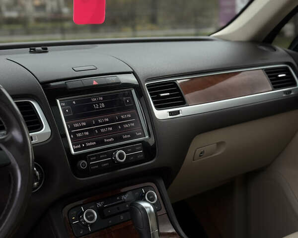 Черный Фольксваген Туарег, объемом двигателя 2.97 л и пробегом 310 тыс. км за 15200 $, фото 37 на Automoto.ua