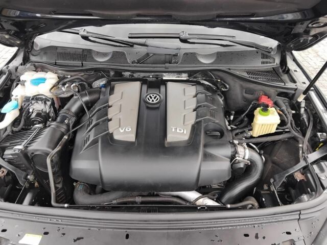 Чорний Фольксваген Туарег, об'ємом двигуна 3 л та пробігом 290 тис. км за 16300 $, фото 7 на Automoto.ua