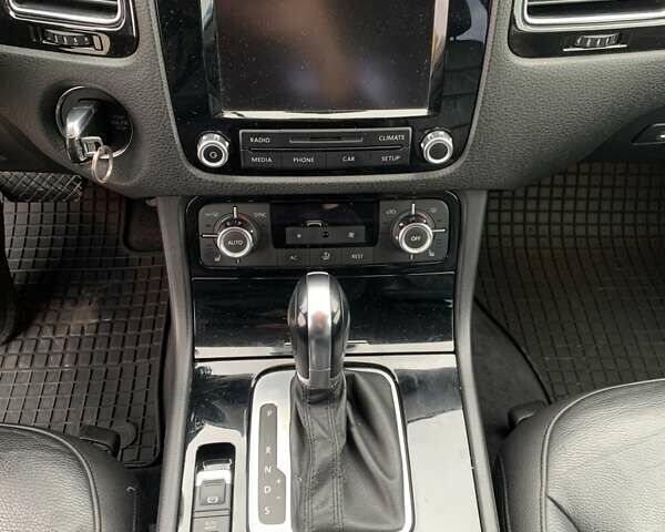 Черный Фольксваген Туарег, объемом двигателя 2.97 л и пробегом 198 тыс. км за 18000 $, фото 23 на Automoto.ua