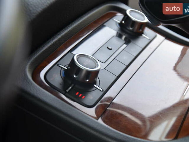 Черный Фольксваген Туарег, объемом двигателя 2.97 л и пробегом 267 тыс. км за 16450 $, фото 40 на Automoto.ua