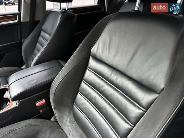 Черный Фольксваген Туарег, объемом двигателя 3 л и пробегом 225 тыс. км за 15650 $, фото 68 на Automoto.ua