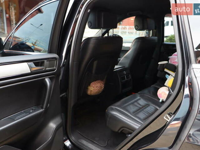 Черный Фольксваген Туарег, объемом двигателя 3 л и пробегом 284 тыс. км за 17800 $, фото 32 на Automoto.ua