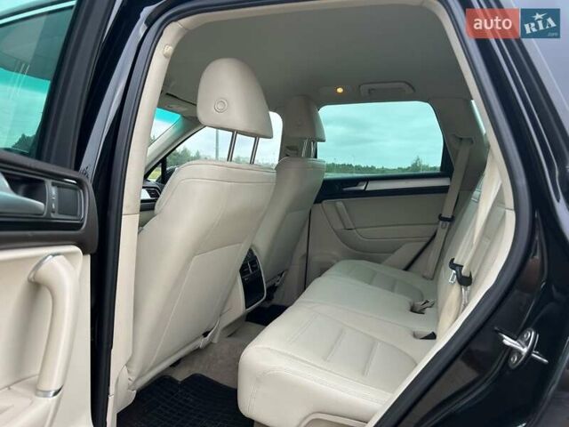 Черный Фольксваген Туарег, объемом двигателя 2.97 л и пробегом 299 тыс. км за 18700 $, фото 29 на Automoto.ua