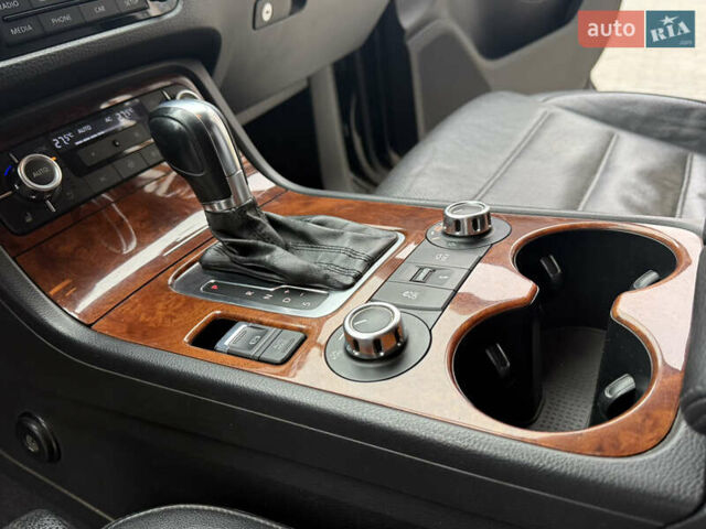 Черный Фольксваген Туарег, объемом двигателя 2.97 л и пробегом 278 тыс. км за 20500 $, фото 50 на Automoto.ua