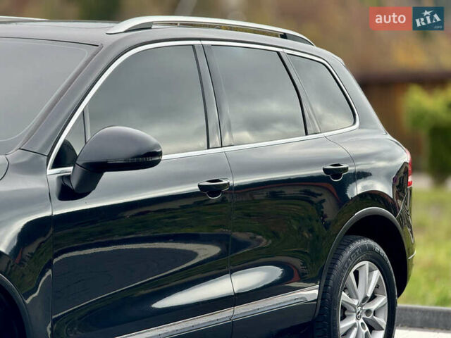 Черный Фольксваген Туарег, объемом двигателя 2.97 л и пробегом 310 тыс. км за 15200 $, фото 2 на Automoto.ua