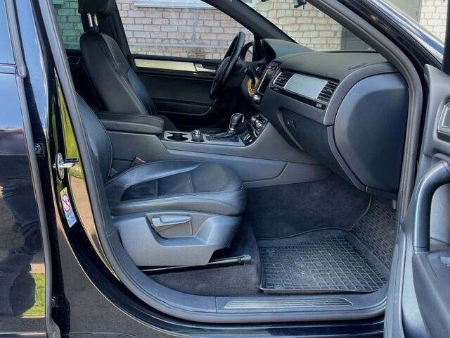 Чорний Фольксваген Туарег, об'ємом двигуна 3 л та пробігом 275 тис. км за 17900 $, фото 17 на Automoto.ua