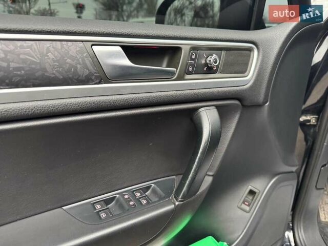 Черный Фольксваген Туарег, объемом двигателя 3 л и пробегом 308 тыс. км за 16490 $, фото 19 на Automoto.ua