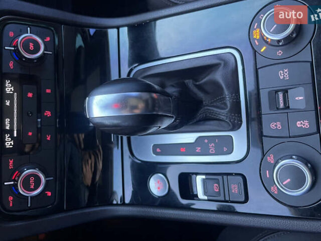 Чорний Фольксваген Туарег, об'ємом двигуна 2.97 л та пробігом 268 тис. км за 18000 $, фото 3 на Automoto.ua