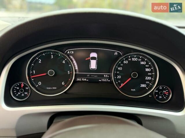 Чорний Фольксваген Туарег, об'ємом двигуна 2.97 л та пробігом 283 тис. км за 18500 $, фото 7 на Automoto.ua