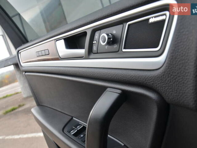 Черный Фольксваген Туарег, объемом двигателя 2.97 л и пробегом 267 тыс. км за 16450 $, фото 45 на Automoto.ua