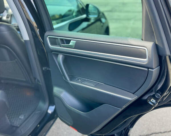 Чорний Фольксваген Туарег, об'ємом двигуна 3 л та пробігом 91 тис. км за 29900 $, фото 31 на Automoto.ua