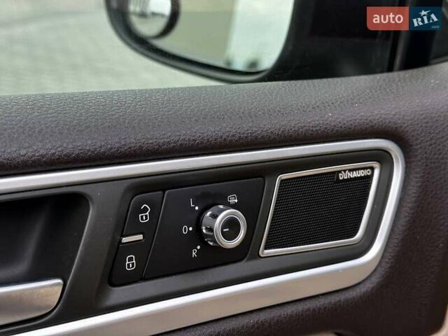 Чорний Фольксваген Туарег, об'ємом двигуна 2.97 л та пробігом 318 тис. км за 15999 $, фото 16 на Automoto.ua