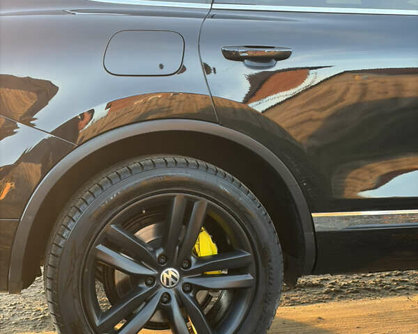 Чорний Фольксваген Туарег, об'ємом двигуна 2.97 л та пробігом 243 тис. км за 19600 $, фото 21 на Automoto.ua