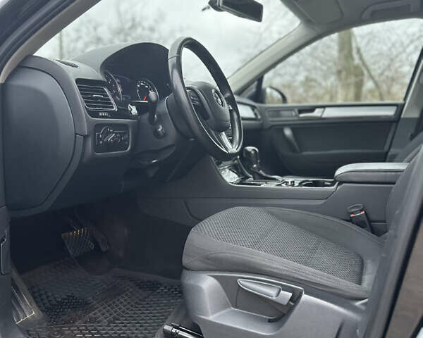 Черный Фольксваген Туарег, объемом двигателя 2.97 л и пробегом 220 тыс. км за 19500 $, фото 10 на Automoto.ua