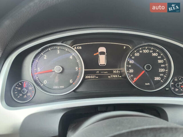 Черный Фольксваген Туарег, объемом двигателя 2.97 л и пробегом 206 тыс. км за 17800 $, фото 18 на Automoto.ua