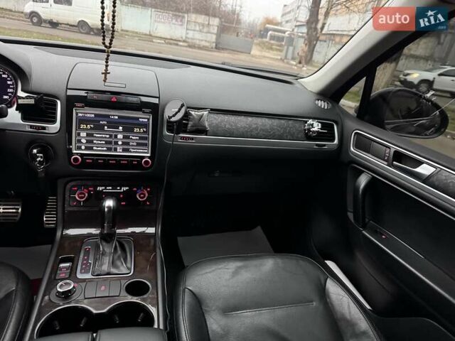 Черный Фольксваген Туарег, объемом двигателя 3 л и пробегом 308 тыс. км за 16490 $, фото 17 на Automoto.ua