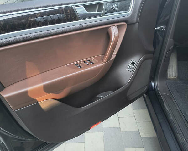 Черный Фольксваген Туарег, объемом двигателя 2.97 л и пробегом 206 тыс. км за 17800 $, фото 10 на Automoto.ua