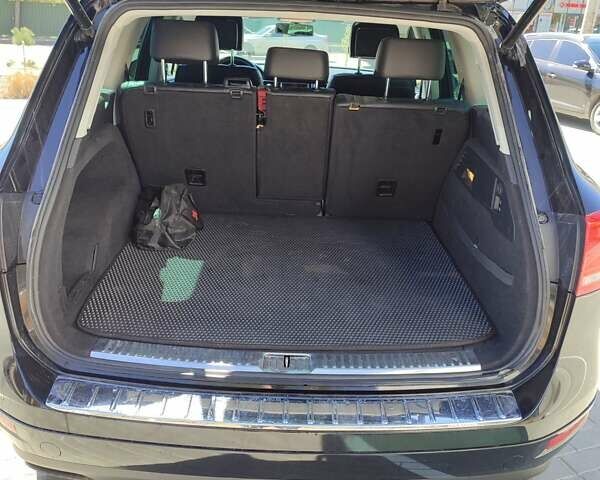 Черный Фольксваген Туарег, объемом двигателя 2.97 л и пробегом 178 тыс. км за 19200 $, фото 10 на Automoto.ua