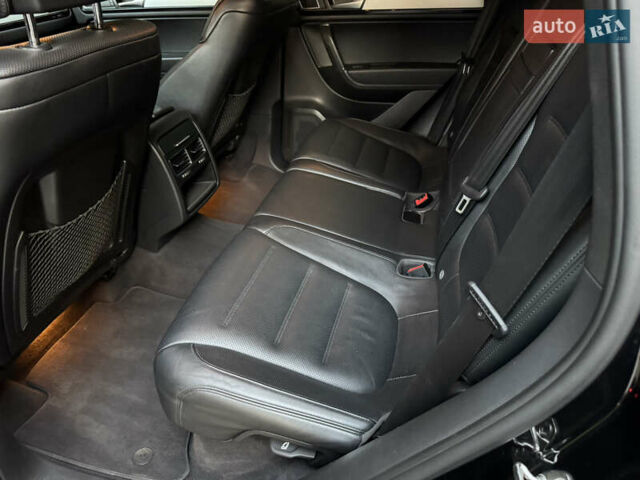 Черный Фольксваген Туарег, объемом двигателя 3 л и пробегом 250 тыс. км за 19000 $, фото 19 на Automoto.ua