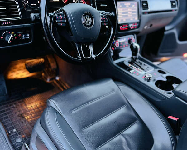 Чорний Фольксваген Туарег, об'ємом двигуна 2.97 л та пробігом 264 тис. км за 18300 $, фото 16 на Automoto.ua