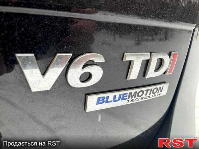 Черный Фольксваген Туарег, объемом двигателя 3 л и пробегом 258 тыс. км за 20600 $, фото 6 на Automoto.ua