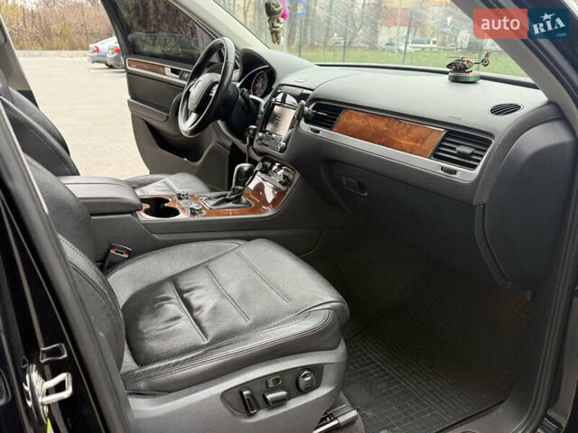 Черный Фольксваген Туарег, объемом двигателя 2.97 л и пробегом 278 тыс. км за 20500 $, фото 63 на Automoto.ua