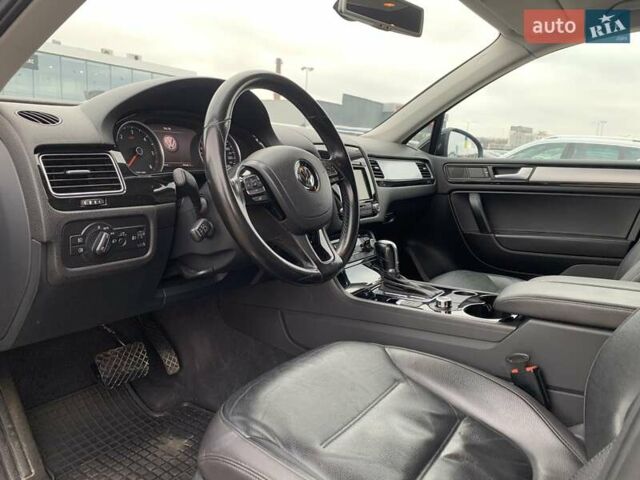 Черный Фольксваген Туарег, объемом двигателя 2.97 л и пробегом 198 тыс. км за 18000 $, фото 13 на Automoto.ua