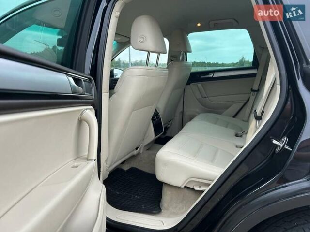 Черный Фольксваген Туарег, объемом двигателя 2.97 л и пробегом 299 тыс. км за 18700 $, фото 28 на Automoto.ua