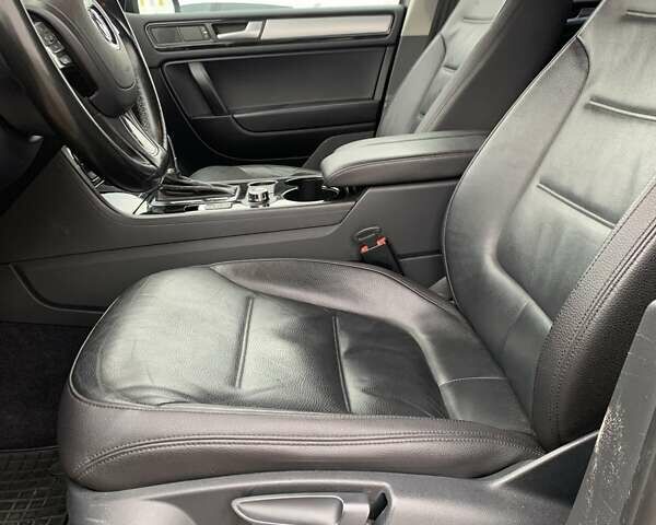 Черный Фольксваген Туарег, объемом двигателя 2.97 л и пробегом 198 тыс. км за 18000 $, фото 17 на Automoto.ua