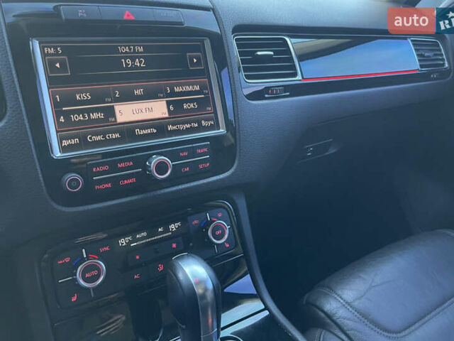 Чорний Фольксваген Туарег, об'ємом двигуна 2.97 л та пробігом 268 тис. км за 18000 $, фото 2 на Automoto.ua