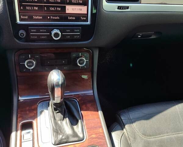 Черный Фольксваген Туарег, объемом двигателя 2.97 л и пробегом 178 тыс. км за 19200 $, фото 16 на Automoto.ua